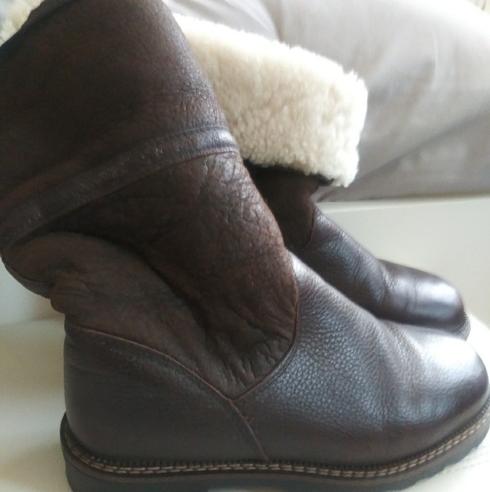 Sherling  boots pre owned true to size.